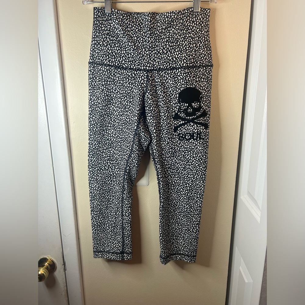 Lululemon Athletica Black and White Patterned Capris